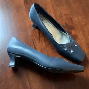Easy Street Heels NAVY WOMENS Sz 8 M Mint